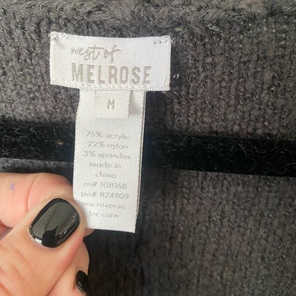 Cozy cardigan with cool "seams" and flattering design! See pic for more details! - Picture 2 of 8